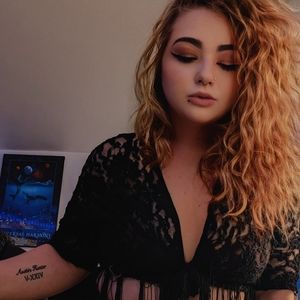 Meet your Posher, Caroline